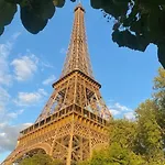 Charming - Eiffel Tower Apartmán *