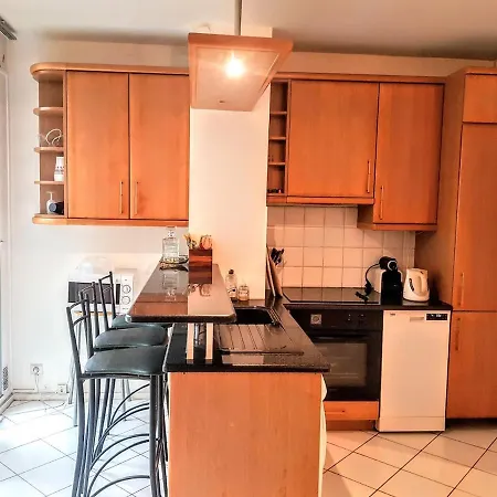 Charming - Eiffel Tower