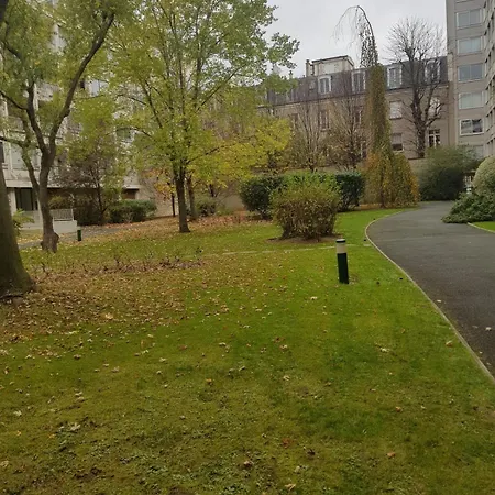 Charming - Eiffel Tower Paris