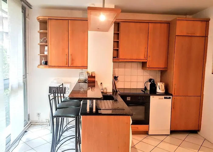 Charming - Eiffel Tower