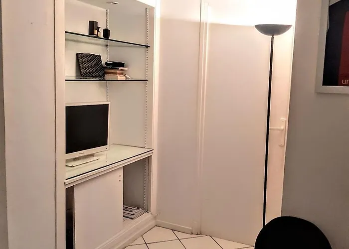 Charming - Eiffel Tower * Paris