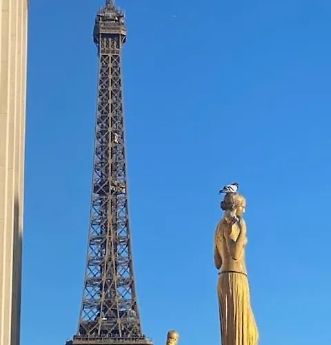 Charming - Eiffel Tower * Paris