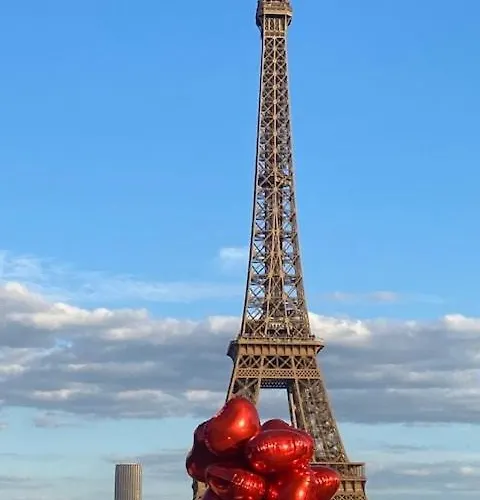 Charming - Eiffel Tower