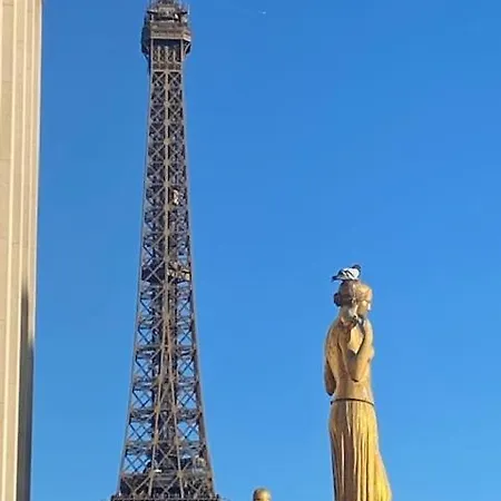 Charming - Eiffel Tower * Paris