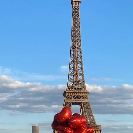 Charming - Eiffel Tower