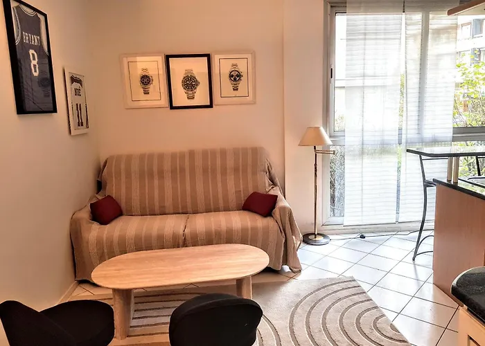 Charming - Eiffel Tower Apartment