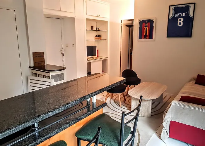 Charming - Eiffel Tower